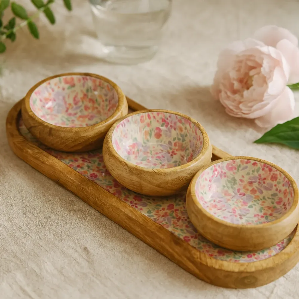 Set tăvi din lemn de mango, boluri ceramice pictate manual cu flori