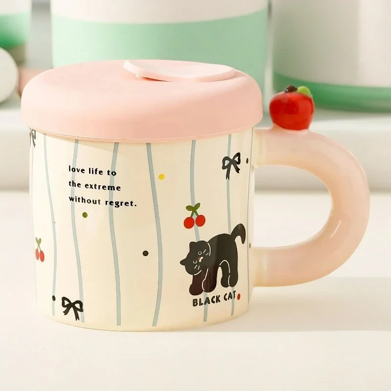 Cana din Ceramica cu Capac si Pai, Vivimall, Capacul si Paiul din Silicon Roz, 9x8.5 cm, Model Cute , Capacitate 380ml