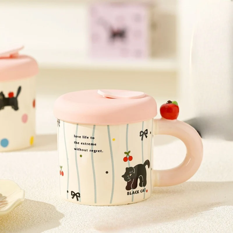 Cana din Ceramica cu Capac si Pai, Vivimall, Capacul si Paiul din Silicon Roz, 9x8.5 cm, Model Cute , Capacitate 380ml
