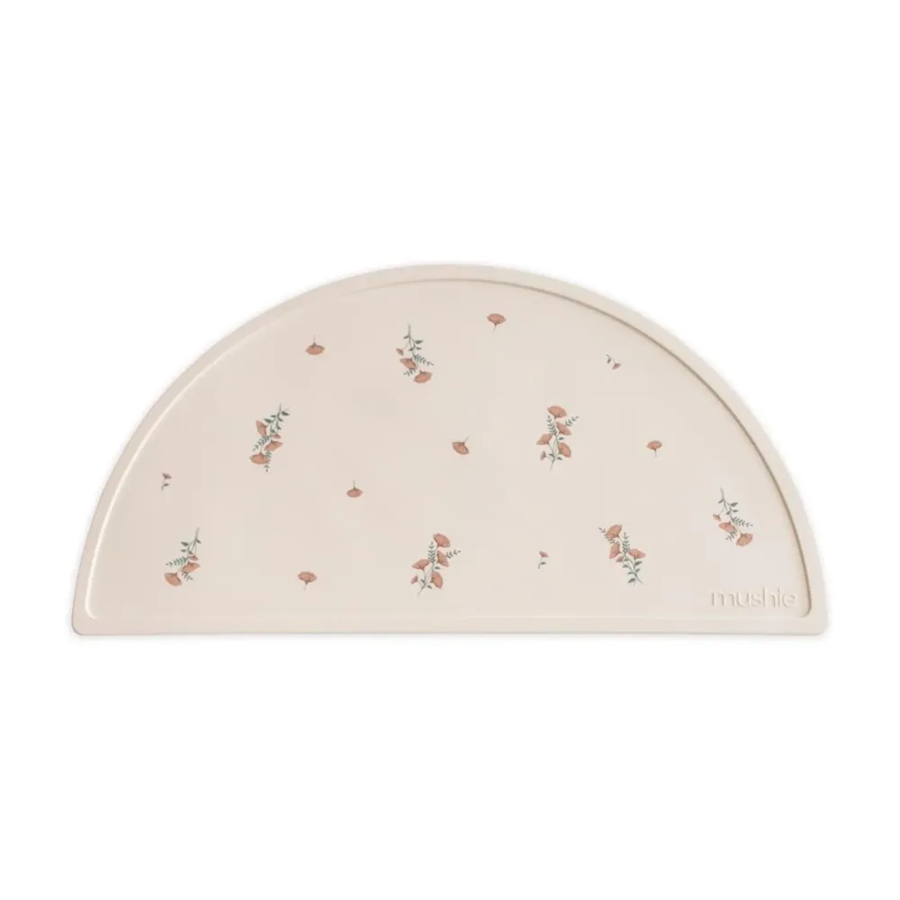 Mushie Saltea de masă din silicon Flori roz