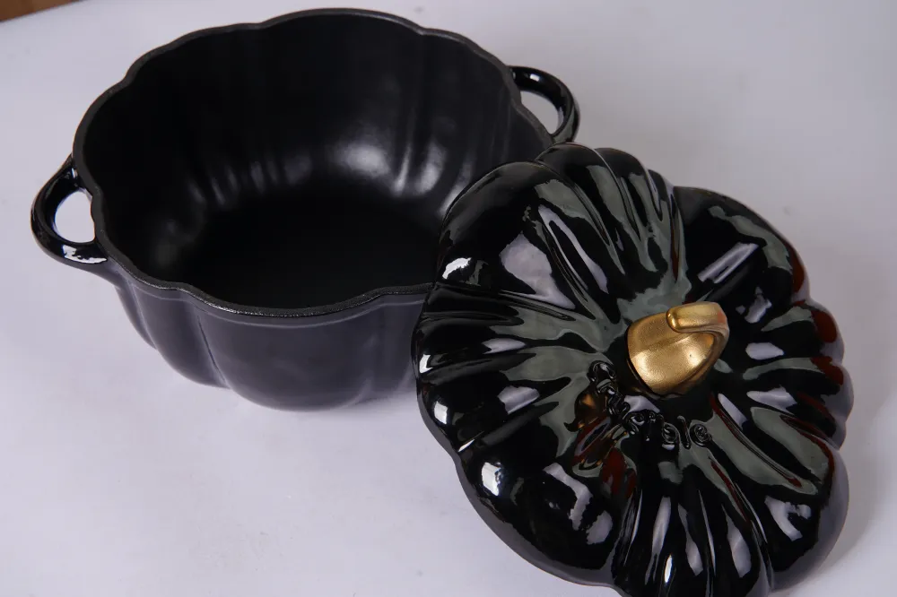 Oală din fontă emailată în formă de dovleac, Dutch Oven, Cocotte, negru, 2.32 qt (2.2 L)