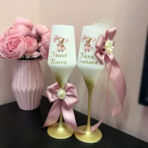 Pahare Personalizate pentru Botez – Eleganță și Emoție într-un Singur Cadou