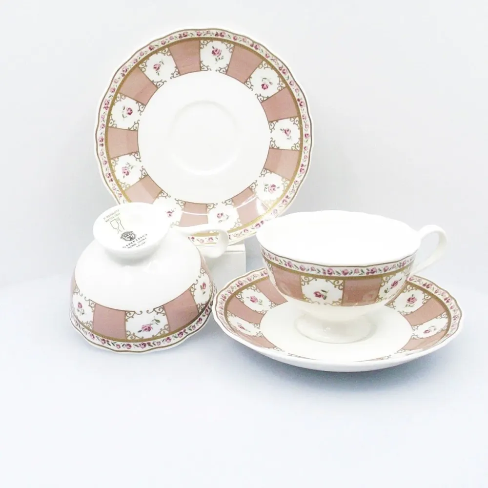 Set Narumi 2 cesti de ceai Sinfino din portelan Bone China cu finisaje aurii /0025