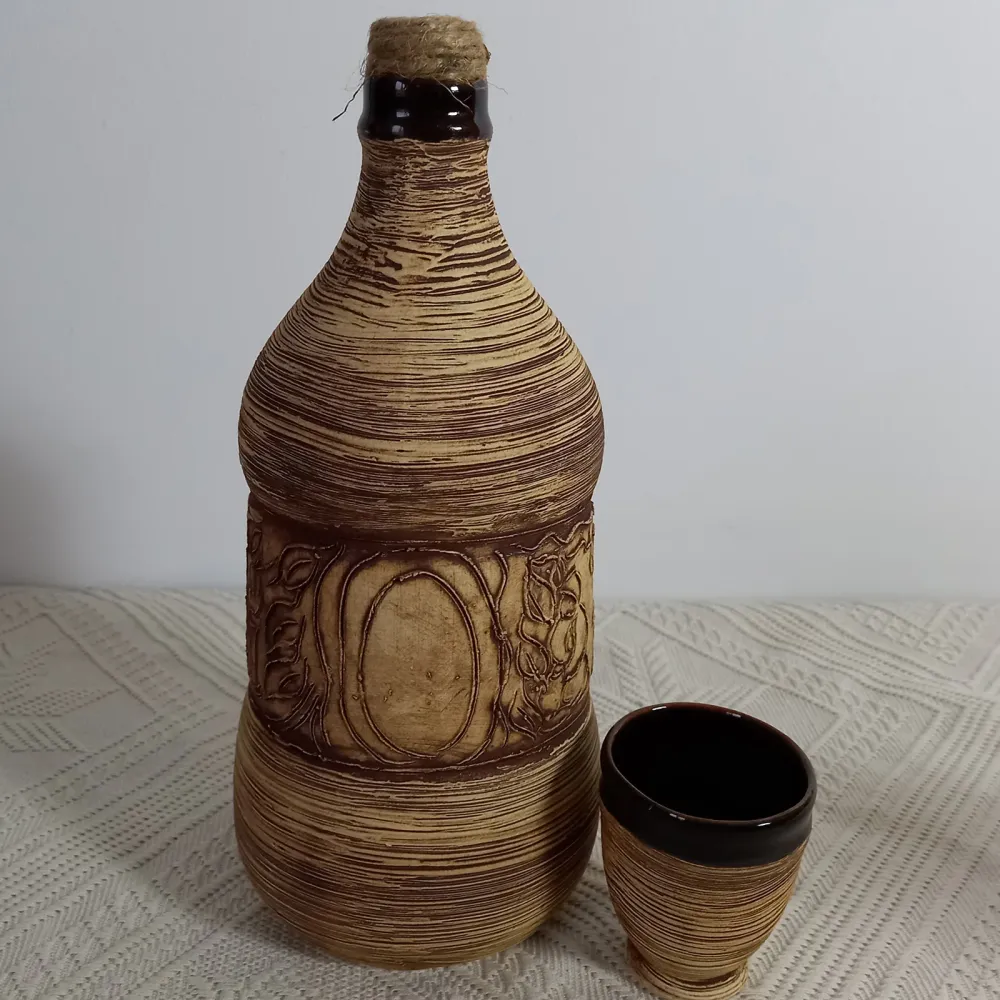 Set servire Bauturi Traditional, Sticla 1 l cu 6 pahare 50 ml, Ceramica