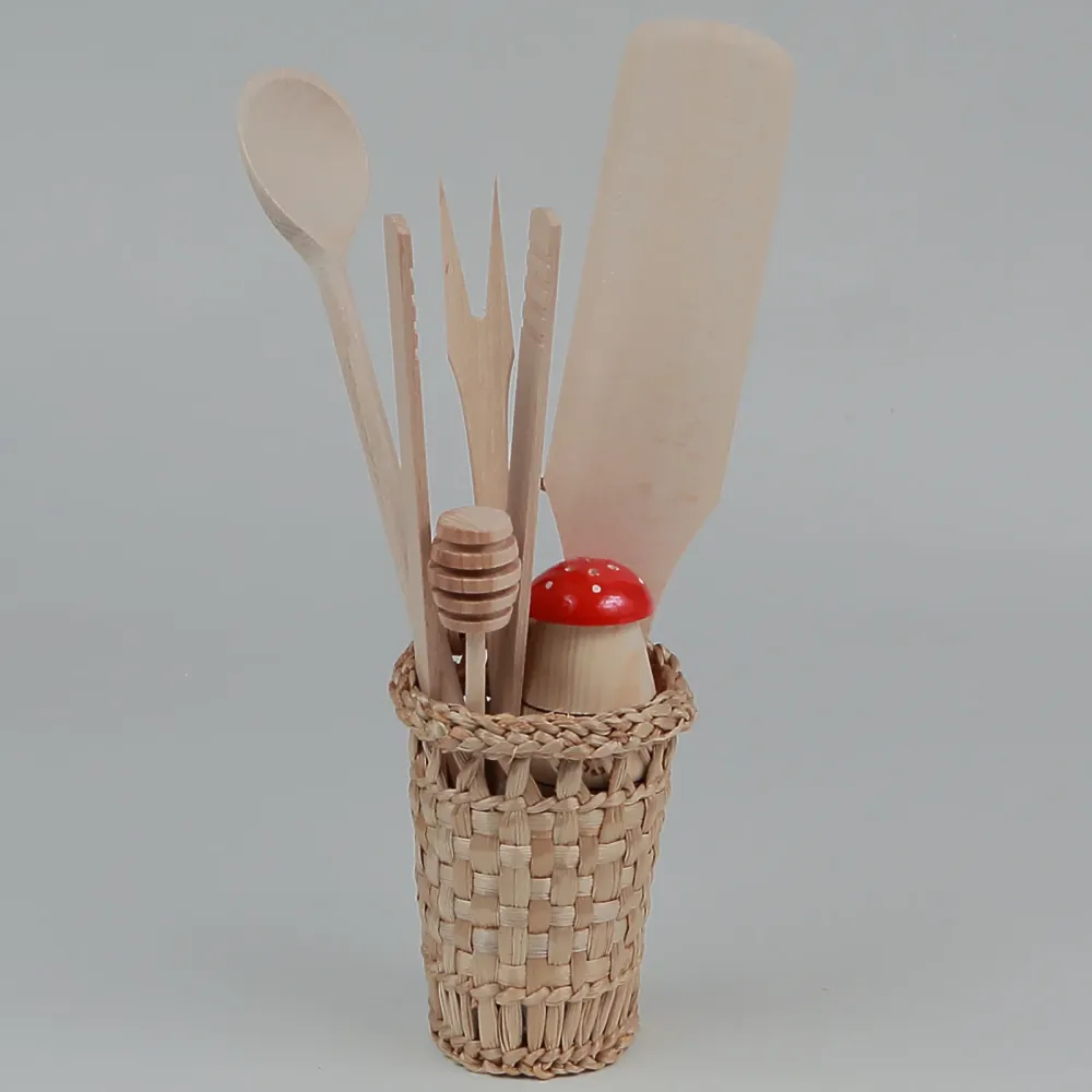 Set 6 ustensile de bucatarie din Lemn, suport din Papura