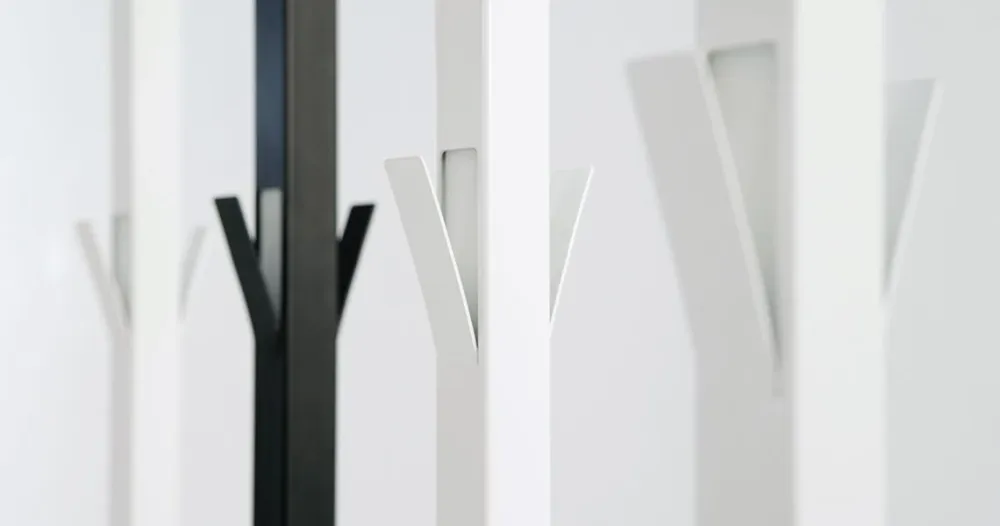 Cuier metal, Window