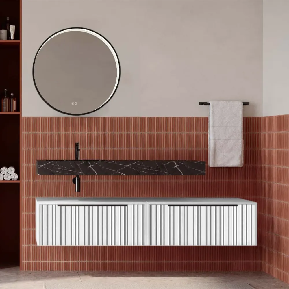 Set mobilier baie suspendat alb mat cu lavoar imitație marmura neagra și oglindă, cu riflaje Plissetatto, 160 cm, SaviniDu...