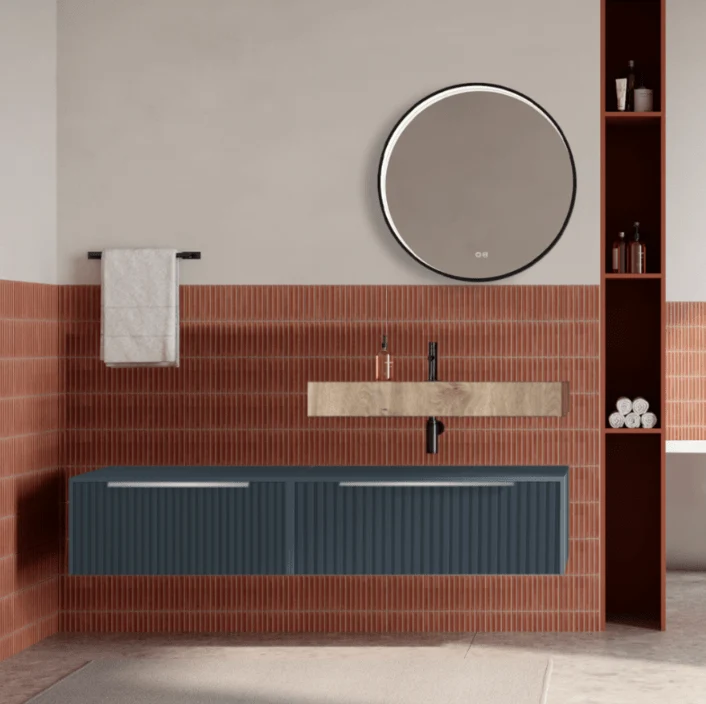 Set mobilier baie suspendat albastru mat, riflaje Cannetatto, lavoar imitatie lemn si oglinda rotunda, manere din otel ino...