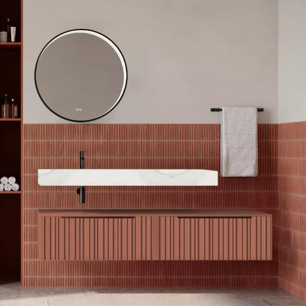 Set mobilier baie suspendat caramiziu mat cu lavoar imitație marmura alba și oglindă, cu riflaje Plissetatto, 160 cm, Savi...