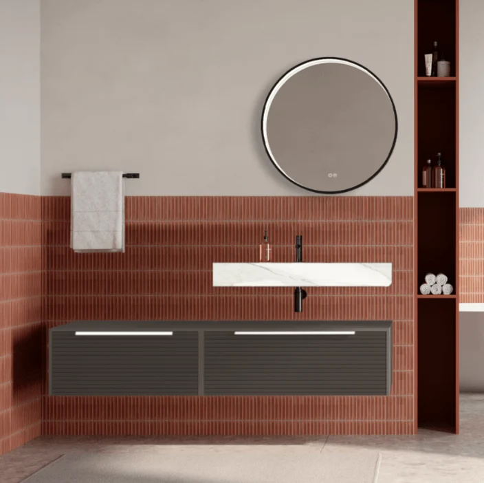 Set mobilier baie suspendat gri cenusiu, riflaje Dogato, lavoar alb si oglinda rotunda, manere albe, 140 cm, SaviniDue Ico...