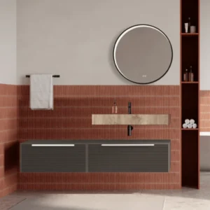 Set mobilier baie suspendat gri cenusiu, riflaje Dogato, lavoar imitatie lemn si oglinda rotunda, manere albe, 140 cm, Sav...