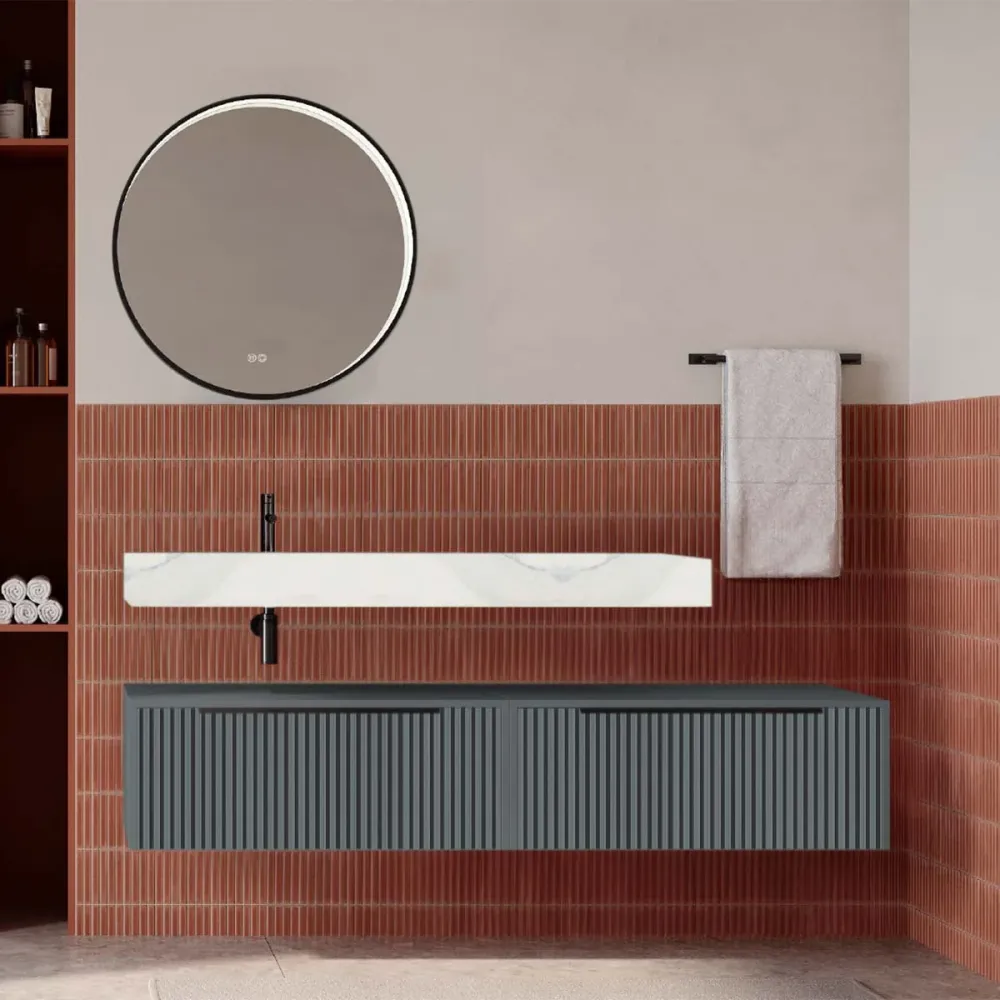 Set mobilier baie suspendat gri mat cu lavoar imitație marmura alba și oglindă, cu riflaje cannetatto, 160 cm, SaviniDue I...