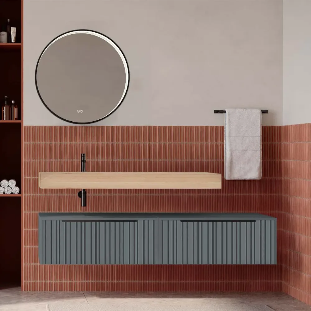 Set mobilier baie suspendat gri mat cu lavoar imitație lemn și oglindă, cu riflaje Plissetatto, 160 cm, SaviniDue Iconica