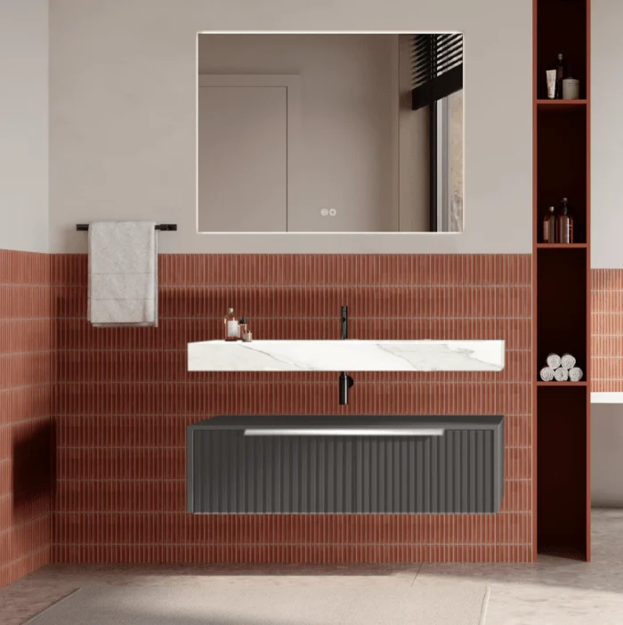 Set mobilier baie suspendat gri urban, riflaje Cannetatto, lavoar alb și oglinda, manere crom, 100 cm, SaviniDue Iconica