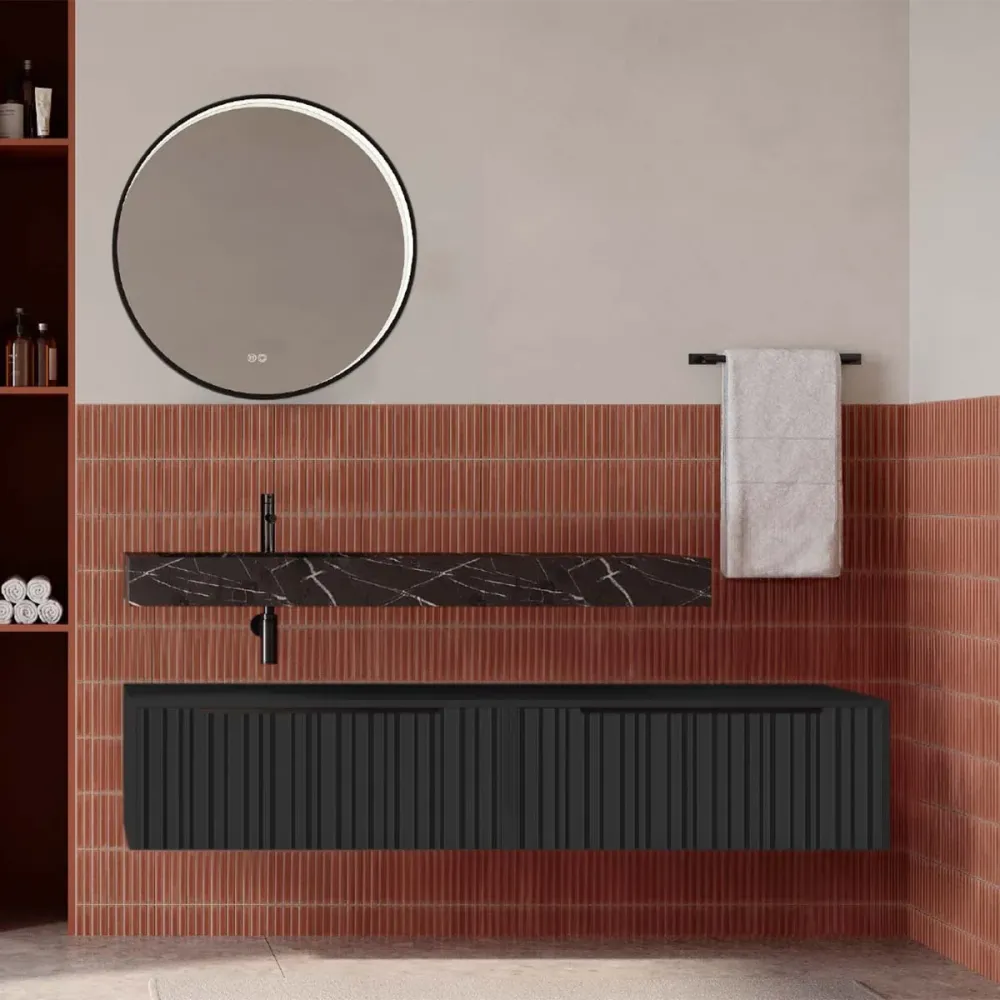 Set mobilier baie suspendat negru mat cu lavoar imitație marmura neagra și oglindă, cu riflaje Plissetatto, 160 cm, Savini...