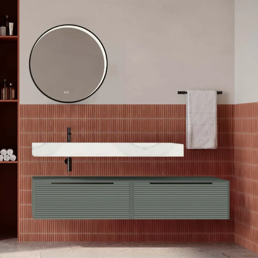 Set mobilier baie suspendat verde salvie mat cu lavoar imitație marmura alba și oglindă, cu riflaje Dogato, 160 cm, Savini...