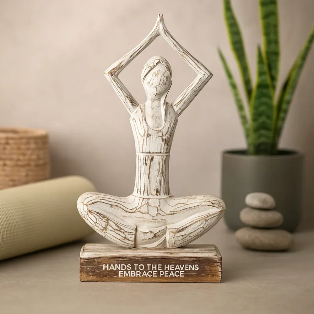 Statuetă femeie yoga din lemn albăstruită cu mâinile ridicate