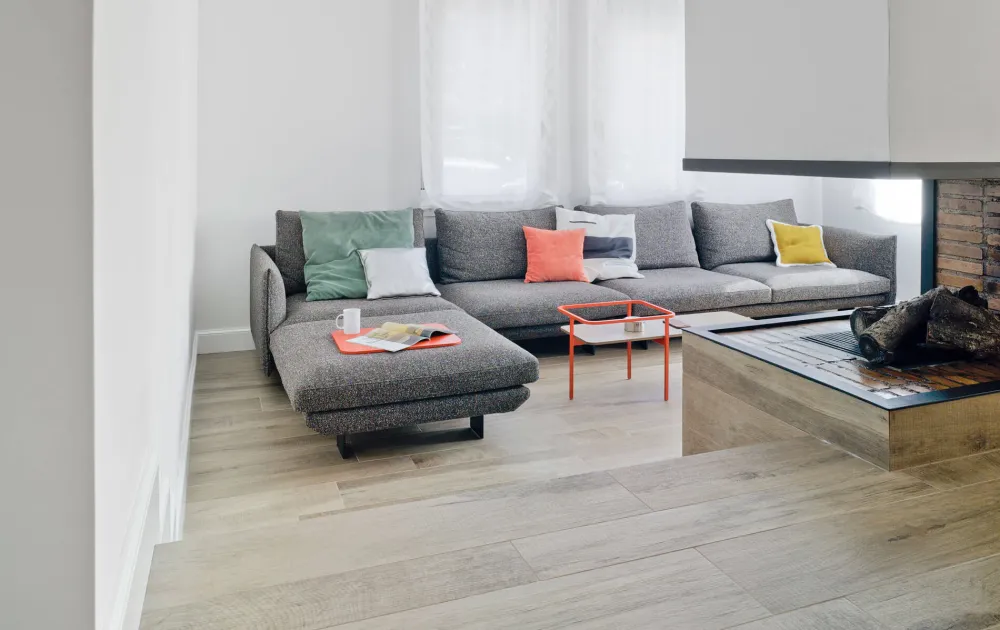 Taburet modern tapitat, picioare metal Deep